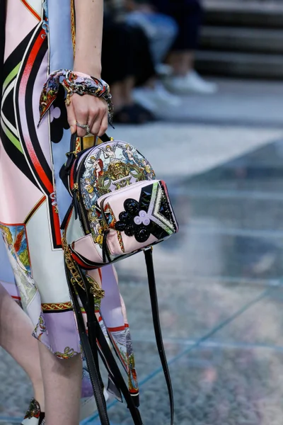 Look 62